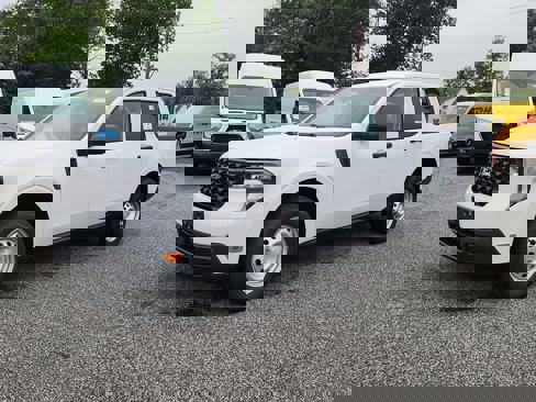New 2025 Ford Maverick XL image 3