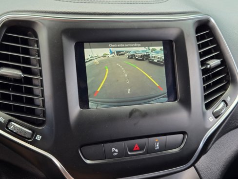 Used 2021 Jeep Cherokee Latitude Plus image 25