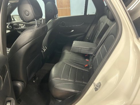 Used 2018 Mercedes-Benz GLC 300 4MATIC image 14