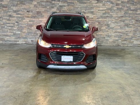 Used 2017 Chevrolet Trax LT image 2
