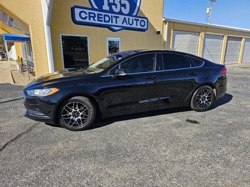 Used 2017 Ford Fusion SE image 2