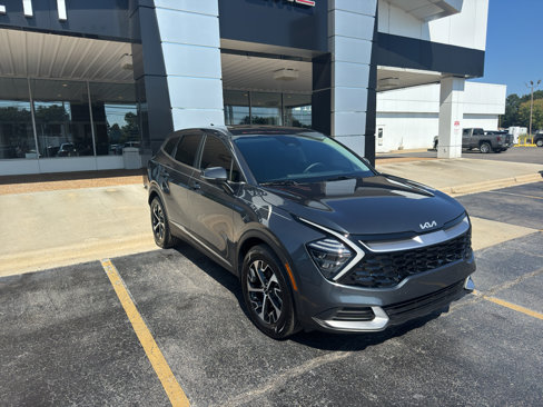 Used 2024 Kia Sportage EX image 3