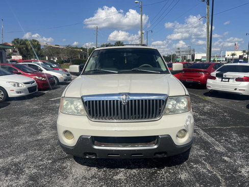 Used 2004 Lincoln Navigator Luxury image 1