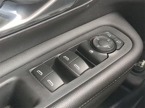 Used 2024 GMC Terrain SLT image 28