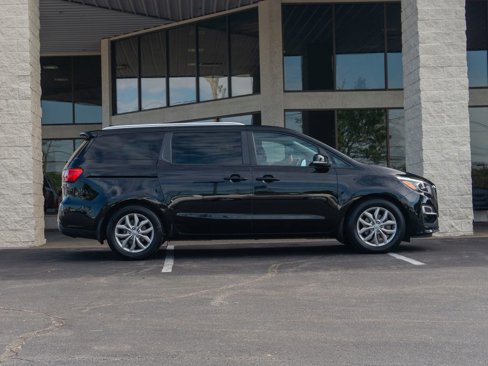 Used 2019 Kia Sedona EX image 4