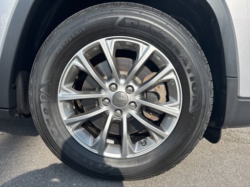 Used 2019 Jeep Cherokee Latitude Plus image 11
