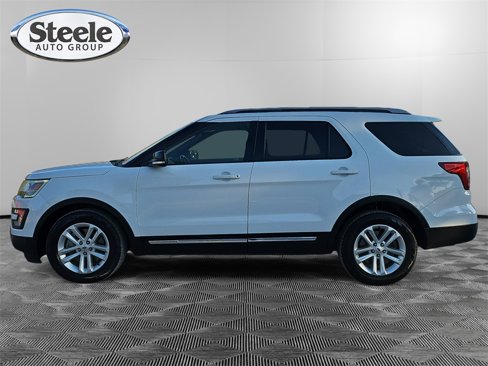 Used 2017 Ford Explorer XLT w/ Equipment Group 201A image 2