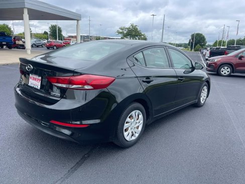 Used 2018 Hyundai Elantra SE image 3