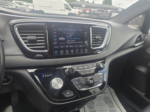 Used 2019 Chrysler Pacifica Touring-L Plus w/ Advanced Safetytec Group image 18