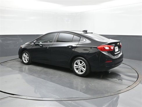 Used 2017 Chevrolet Cruze LT image 5