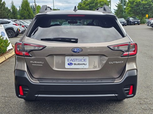 Used 2022 Subaru Outback Premium image 6