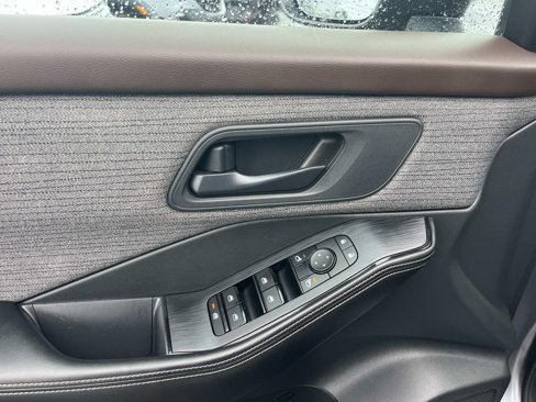 Used 2021 Nissan Rogue S image 14