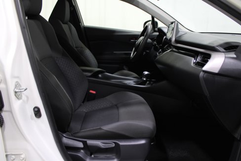 Used 2020 Toyota C-HR LE image 28