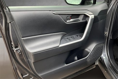 Used 2019 Toyota RAV4 XLE Premium image 18