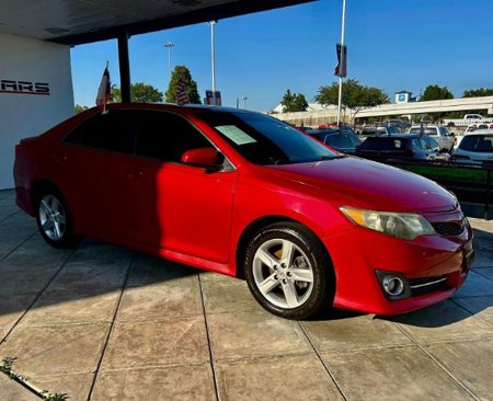 Used 2014 Toyota Camry SE image 5