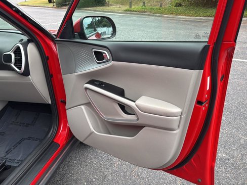 Used 2022 Kia Soul LX image 12