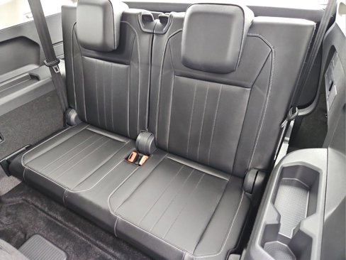 Used 2024 Volkswagen Tiguan SE image 12