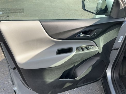 Used 2023 Chevrolet Equinox LT image 28