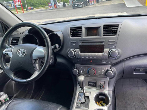 Used 2012 Toyota Highlander SE image 3