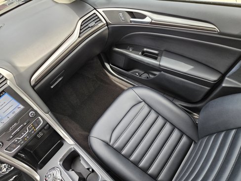 Used 2019 Ford Fusion SEL image 16