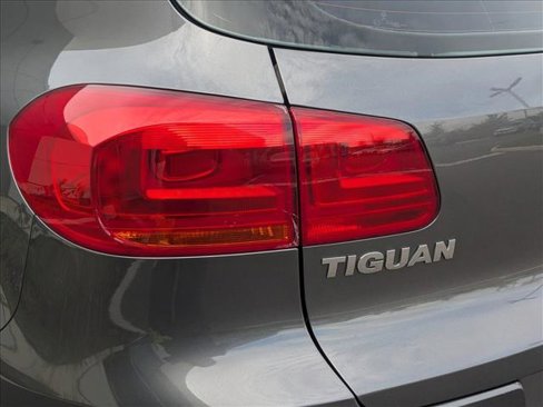 Used 2016 Volkswagen Tiguan S image 5