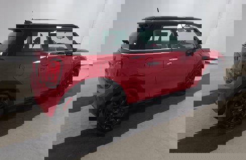 Used 2019 MINI Cooper 2-Door Hardtop w/ Storage Package image 5
