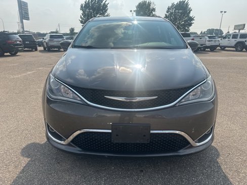 Used 2019 Chrysler Pacifica Touring-L image 9