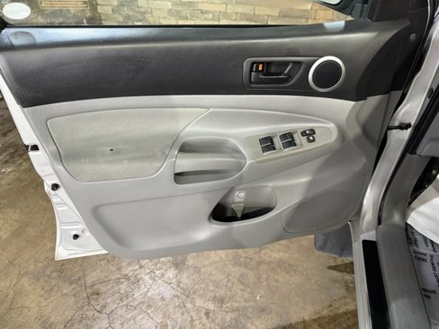 Used 2010 Toyota Tacoma PreRunner image 8