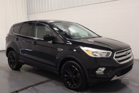 Used 2017 Ford Escape SE w/ SE Cold Weather Package image 2