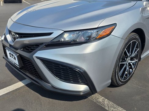 Used 2021 Toyota Camry SE image 10