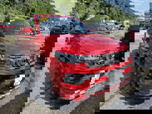 Used 2022 Jeep Compass Limited image 3