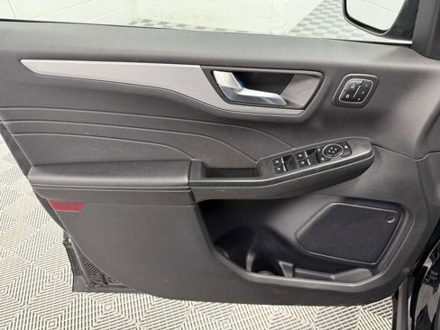 Used 2023 Ford Escape Platinum image 10