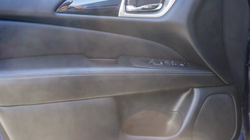 Used 2020 Nissan Pathfinder SV image 19