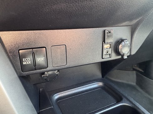Used 2016 Toyota RAV4 LE image 27