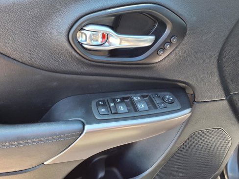Used 2022 Jeep Cherokee Limited w/ Elite Package image 13