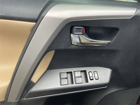 Used 2016 Toyota RAV4 XLE image 19