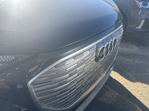 Used 2022 Audi Q4 e-tron Prestige image 3