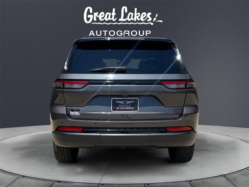 Used 2023 Jeep Grand Cherokee Altitude image 4