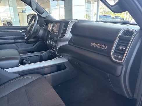 Used 2019 RAM 1500 4x4 Crew Cab image 32