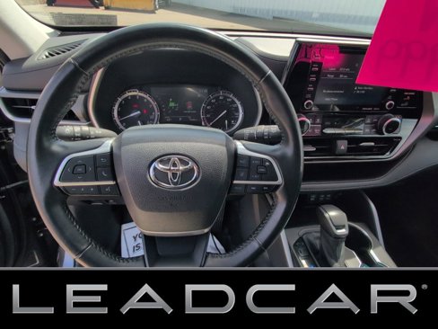 Used 2022 Toyota Highlander XLE image 29
