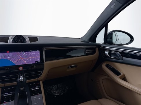 Certified 2022 Porsche Macan image 20