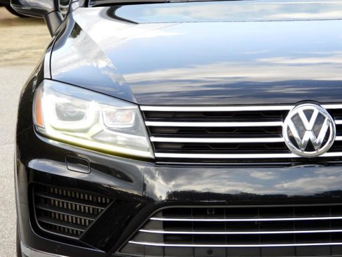 Used 2016 Volkswagen Touareg Sport image 24