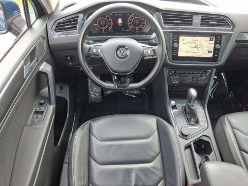 Used 2018 Volkswagen Tiguan SEL Premium image 11