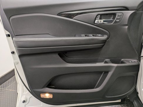 Certified 2019 Honda Passport Touring image 8
