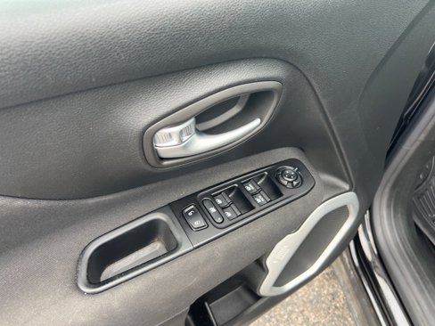 Used 2020 Jeep Renegade Sport image 13