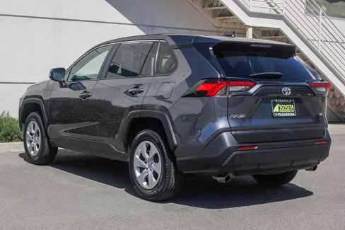 Used 2022 Toyota RAV4 LE image 8
