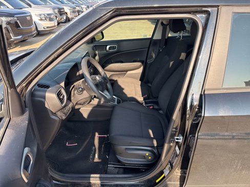 Used 2021 Hyundai Venue SE image 19