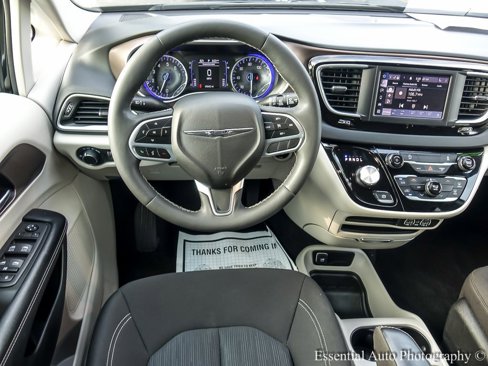 Used 2023 Chrysler Voyager LX image 18