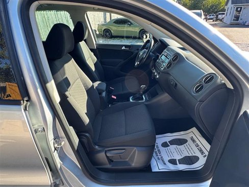Used 2013 Volkswagen Tiguan S image 31