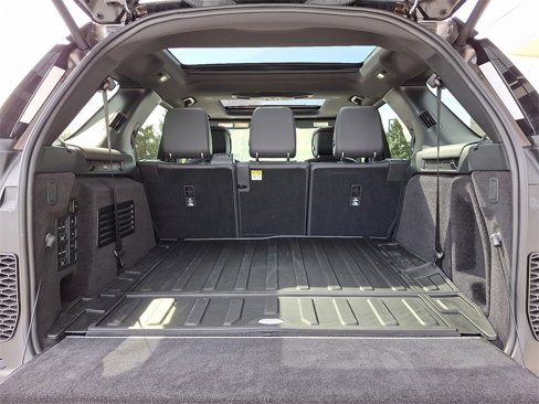 Used 2024 Land Rover Discovery Dynamic SE image 29